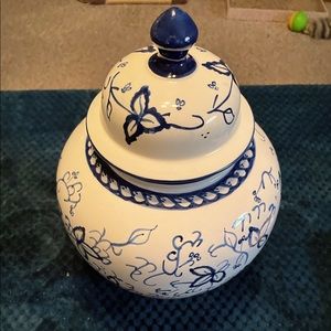 Large White And Blue Ceramic Ginger Jar